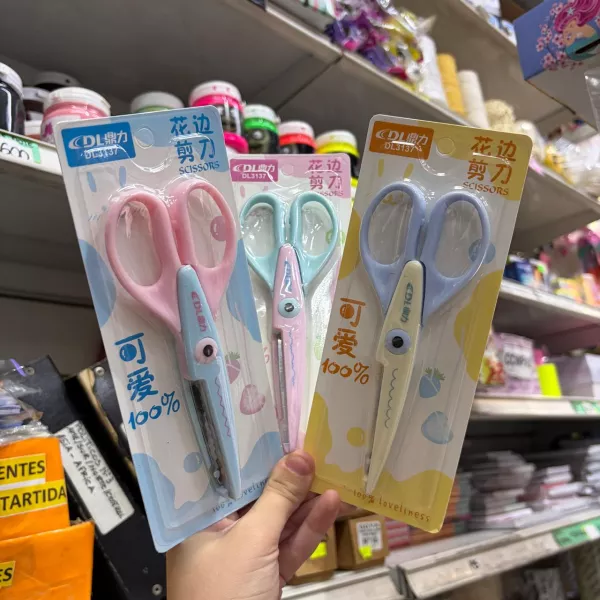 Tijera con Forma 15.5 cm