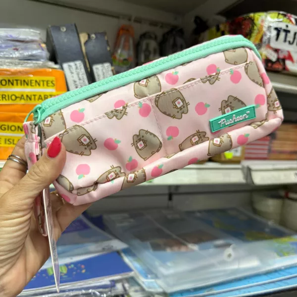 Cartuchera Mooving Wide Pusheen 2026