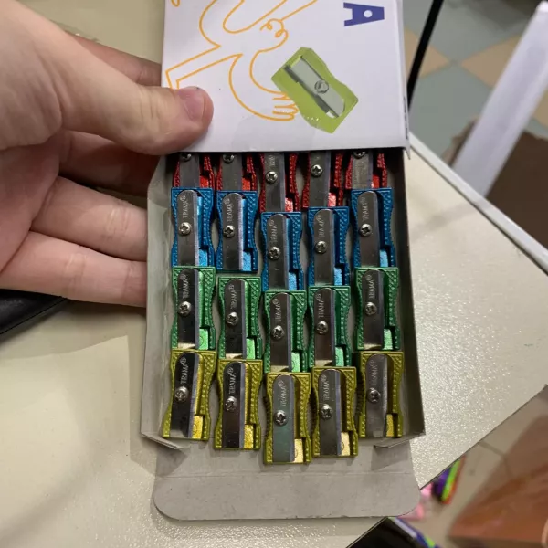 Sacapunta Metalico Trama