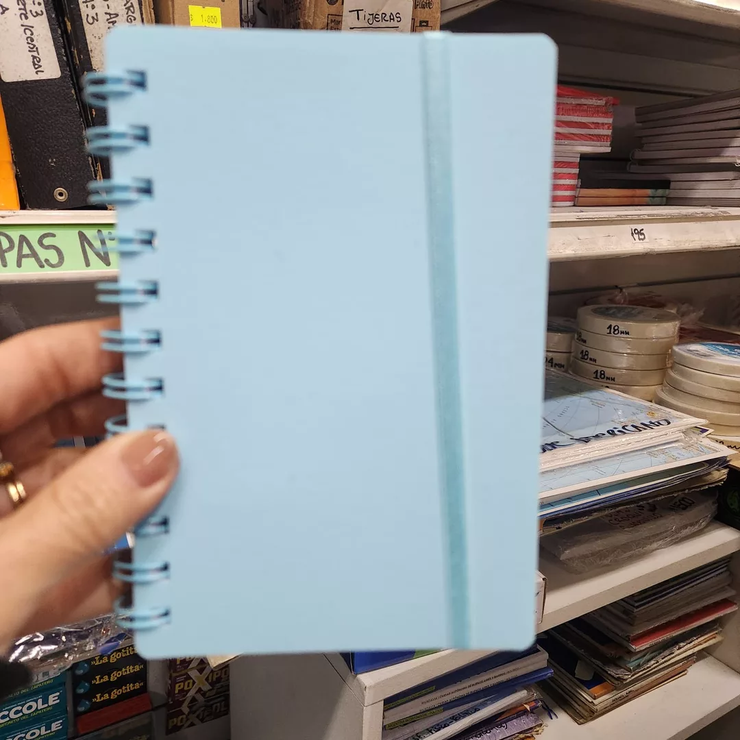 Cuaderno Decorline con espiral 11x16 Celeste liso Tapa plástica